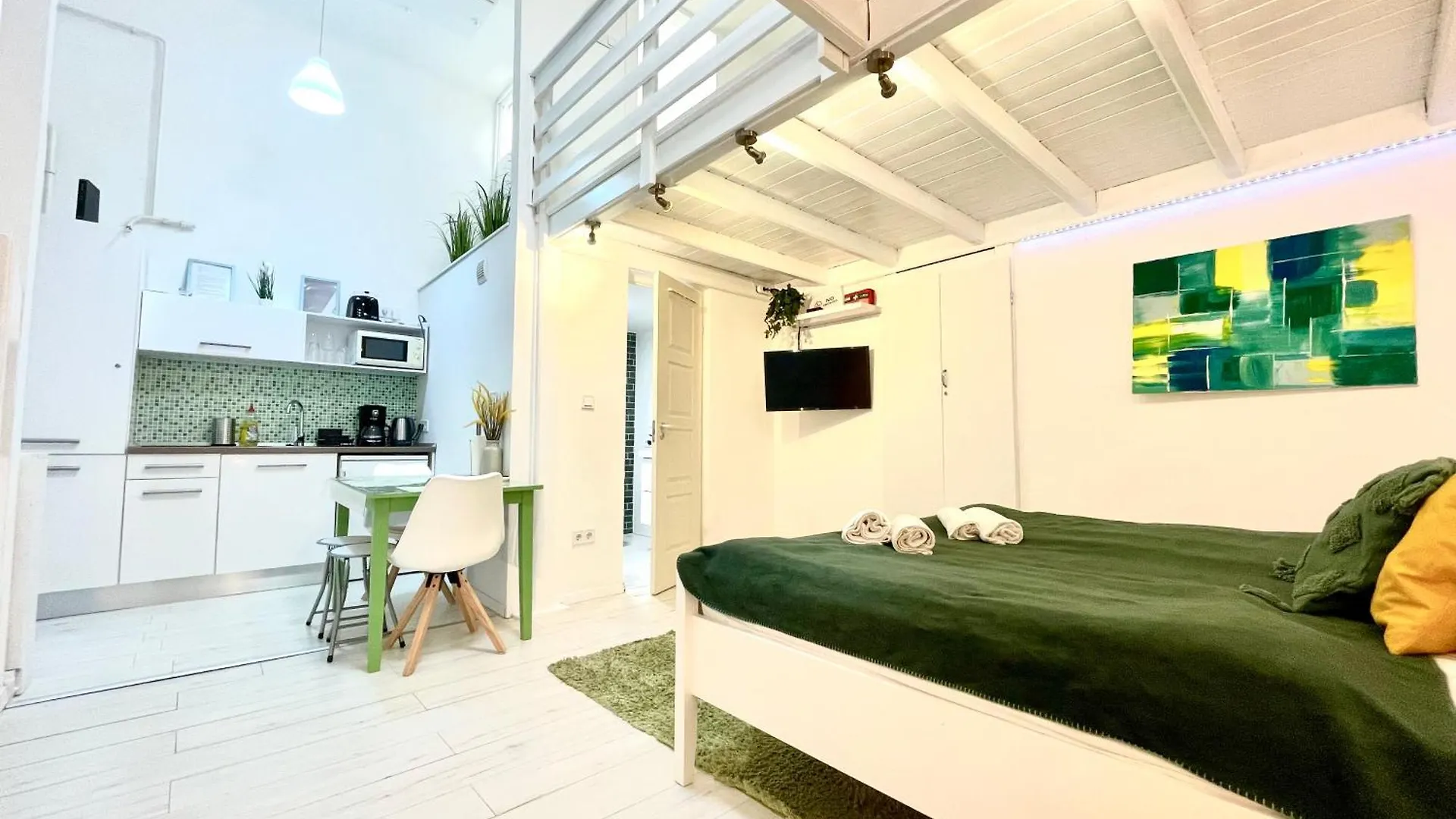 Teresian Apartment Near The Andrassy Street Free Air Conditioner Free Coffee Budapest