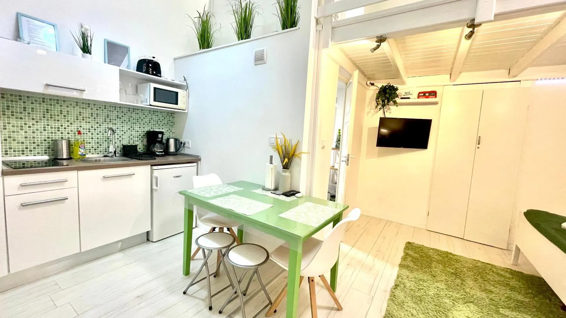 Teresian Apartment Near The Andrassy Street Free Air Conditioner Free Coffee Budapesta 0*,  Ungaria