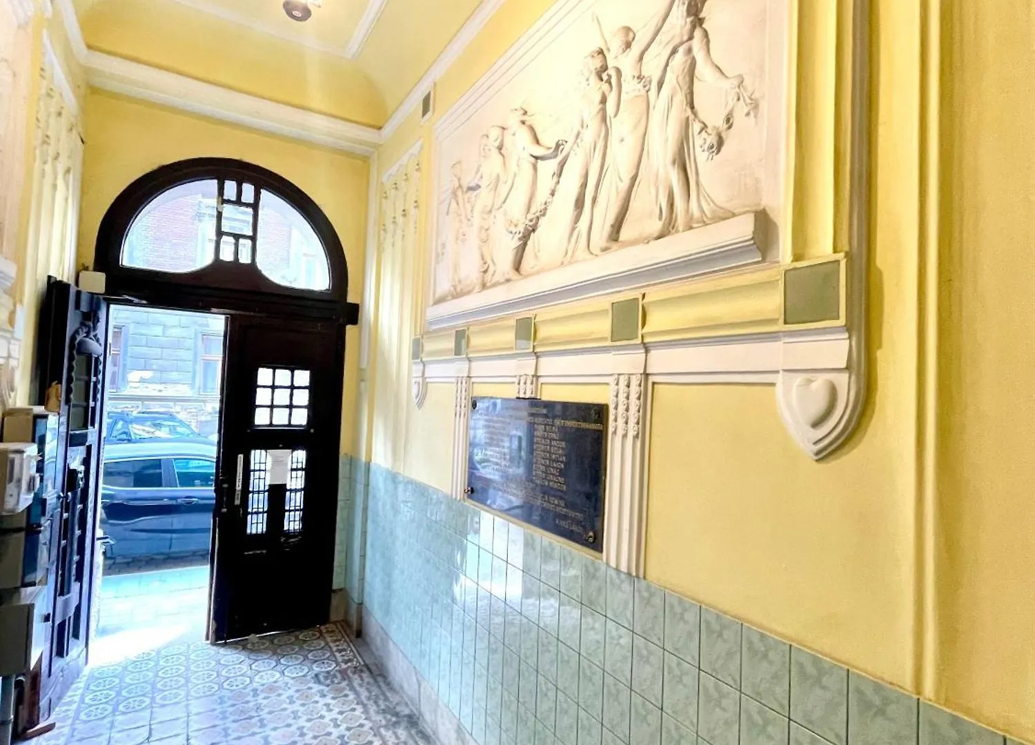 Teresian Apartment Near The Andrassy Street Free Air Conditioner Free Coffee Budapesta Ungaria
